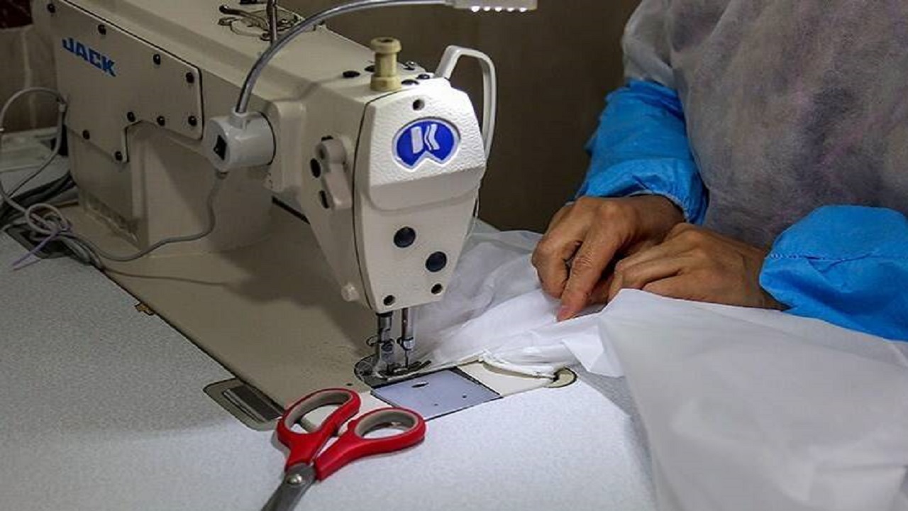تولید روزانه 200 لباس ایزوله بیمارستانی توسط زنان سرپرست خانوار در آبیک