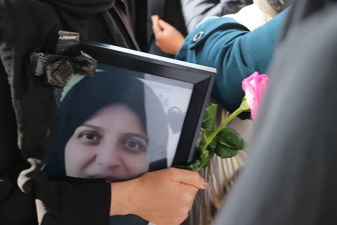 پیکر اولین شهیده مدافع سلامت آبیک تشییع و تدفین شد