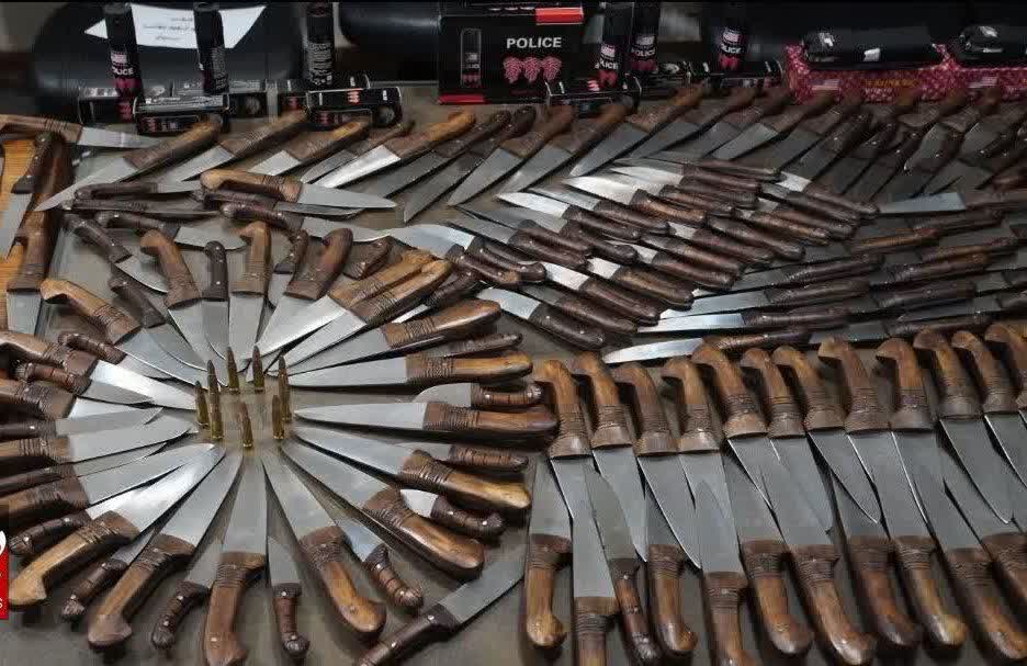 کشف و ضبط 468 قبضه انواع سلاح سرد و 30 عدد فشنگ سلاح جنگی توسط شبکه اطلاعات بسیج استان قزوین