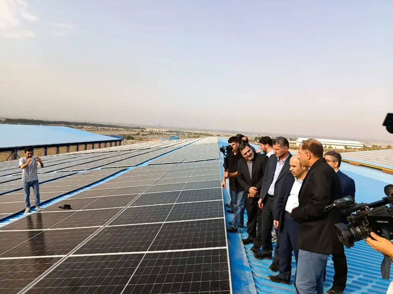 بازدید معاون وزیر نیرو از نیروگاه خورشیدی 5 مگاواتی آبیک